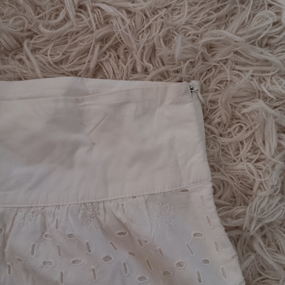 Banana Republic Eyelet Detailed White Side Zip Skirt Size 12 NWT - Picture 4 of 6